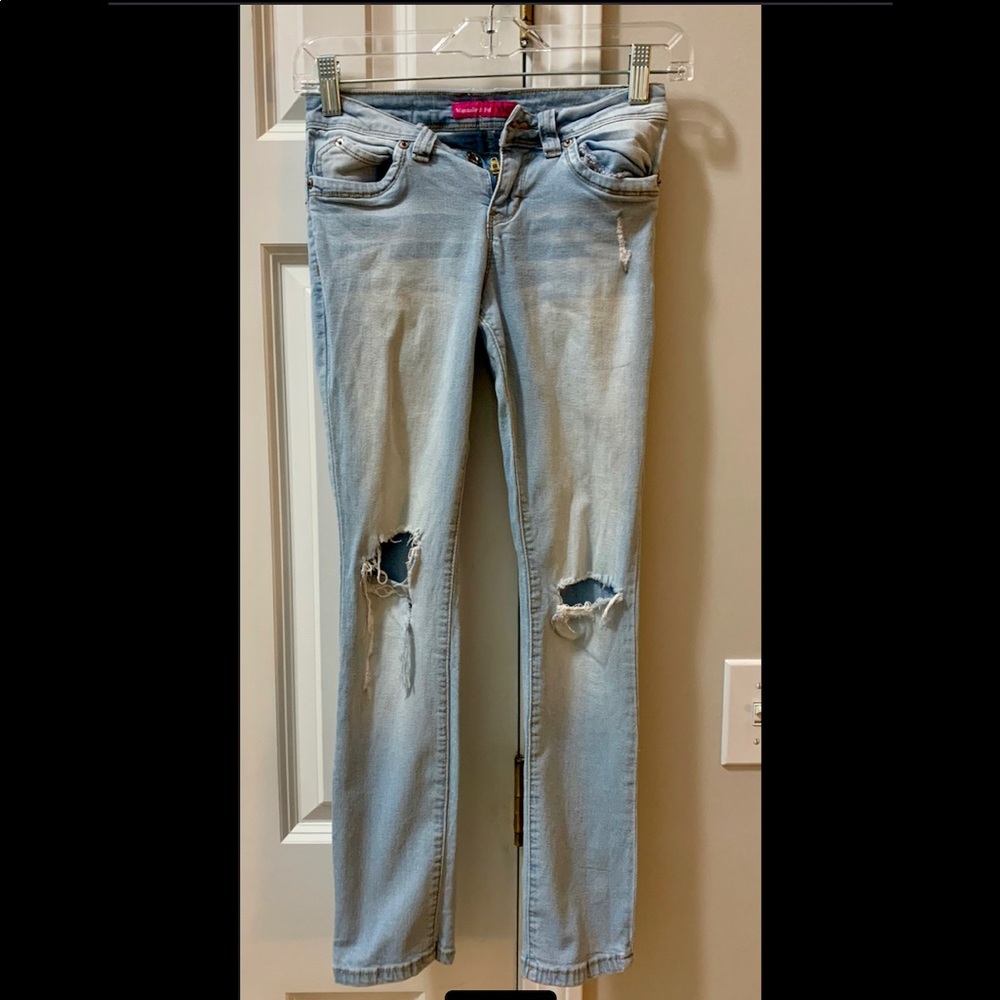 Light wash ripped distressed jeans.